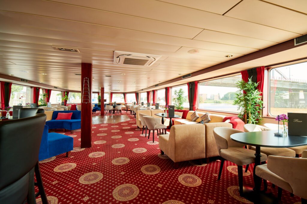 horizon lounge 2025.jpg